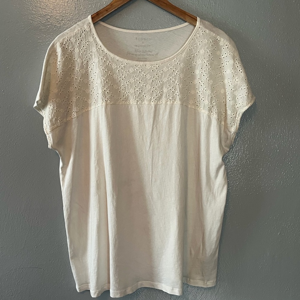 Torrid Cream Short Sleeve Eyelet Tee Size 0 Relaxed fit